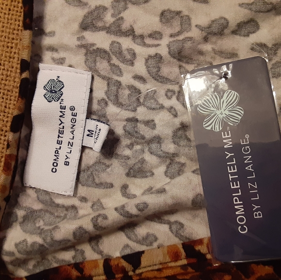 Gorgeous Animal Print Top by Liz Lange⚘Brand New - Picture 3 of 3